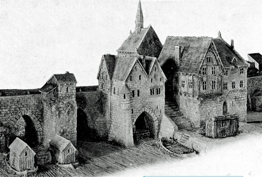 L’aumône Saint-Antoine et sa chapelle ont été construits sur un îlot - Agrandir l'image, fenêtre modale